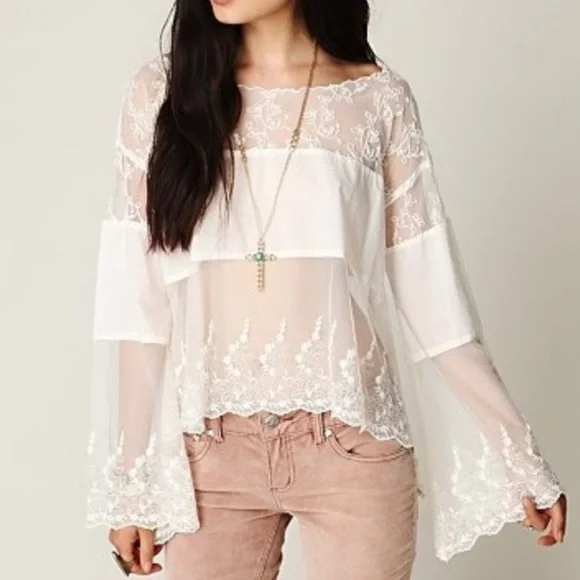 Free People Cannaregio Cream Cotton & Embroidered Lace Bell Sleeve Top (M) EUC - Picture 6 of 6